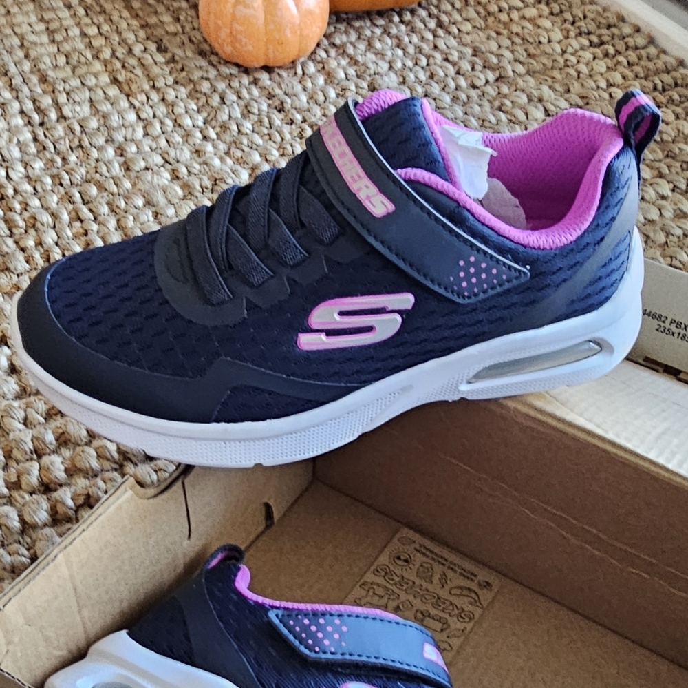 Girls Skechers Size 1, Navy